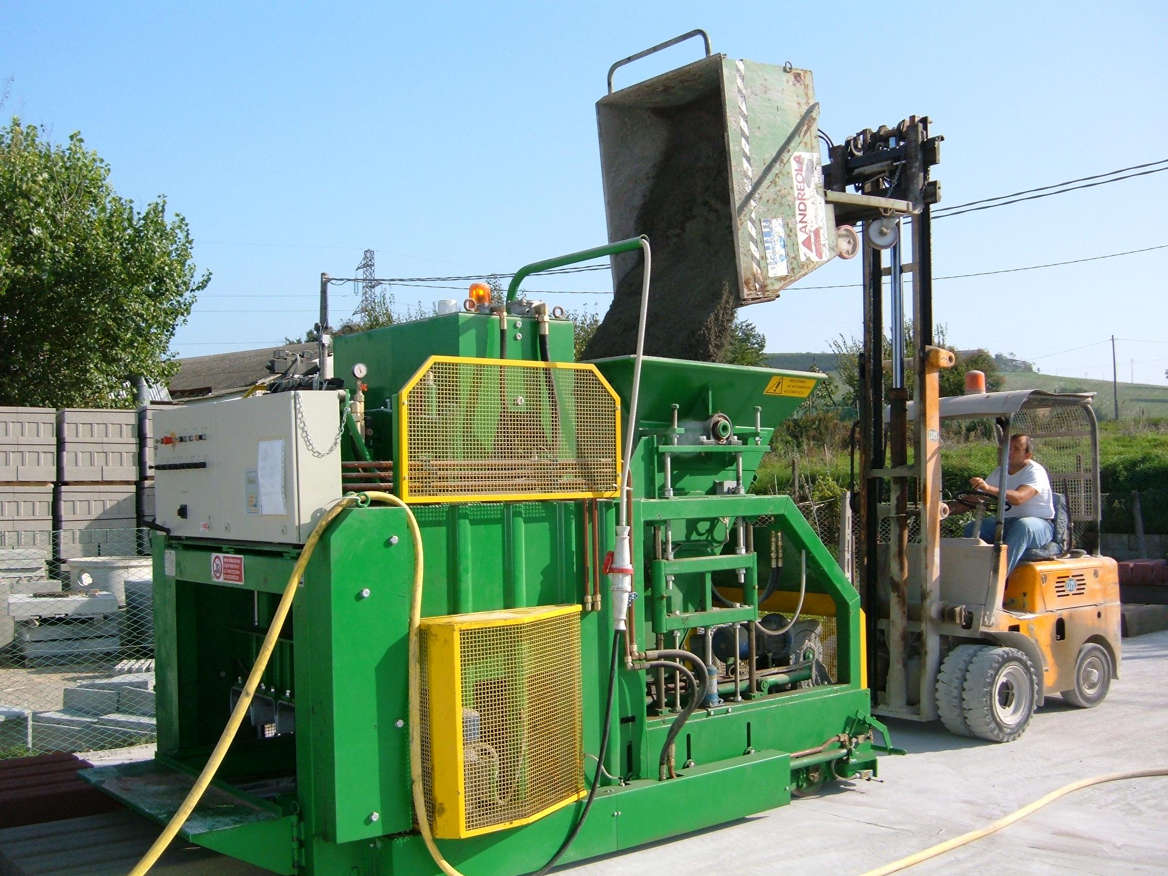 Mobile Concrete Block Machine